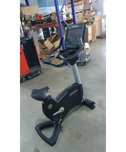 ( Certified Pre-owned ) Life Fitness 95 CS Upright Exercise Bike With Discover SE Console